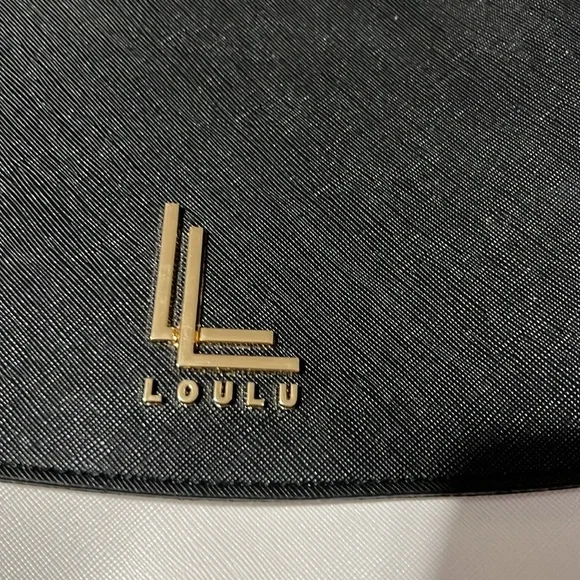 Ulu Black and White Crossbody Bag with Gold Chain - Picture 5 of 6